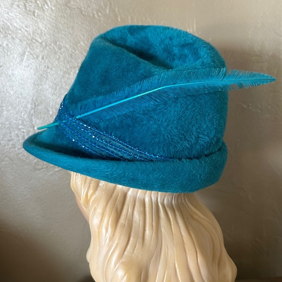 DESIGNER 1960s\' AQUA FURRY FELT FEDORA + MATCHING RHINESTONES & LONG FEATHER main image 11